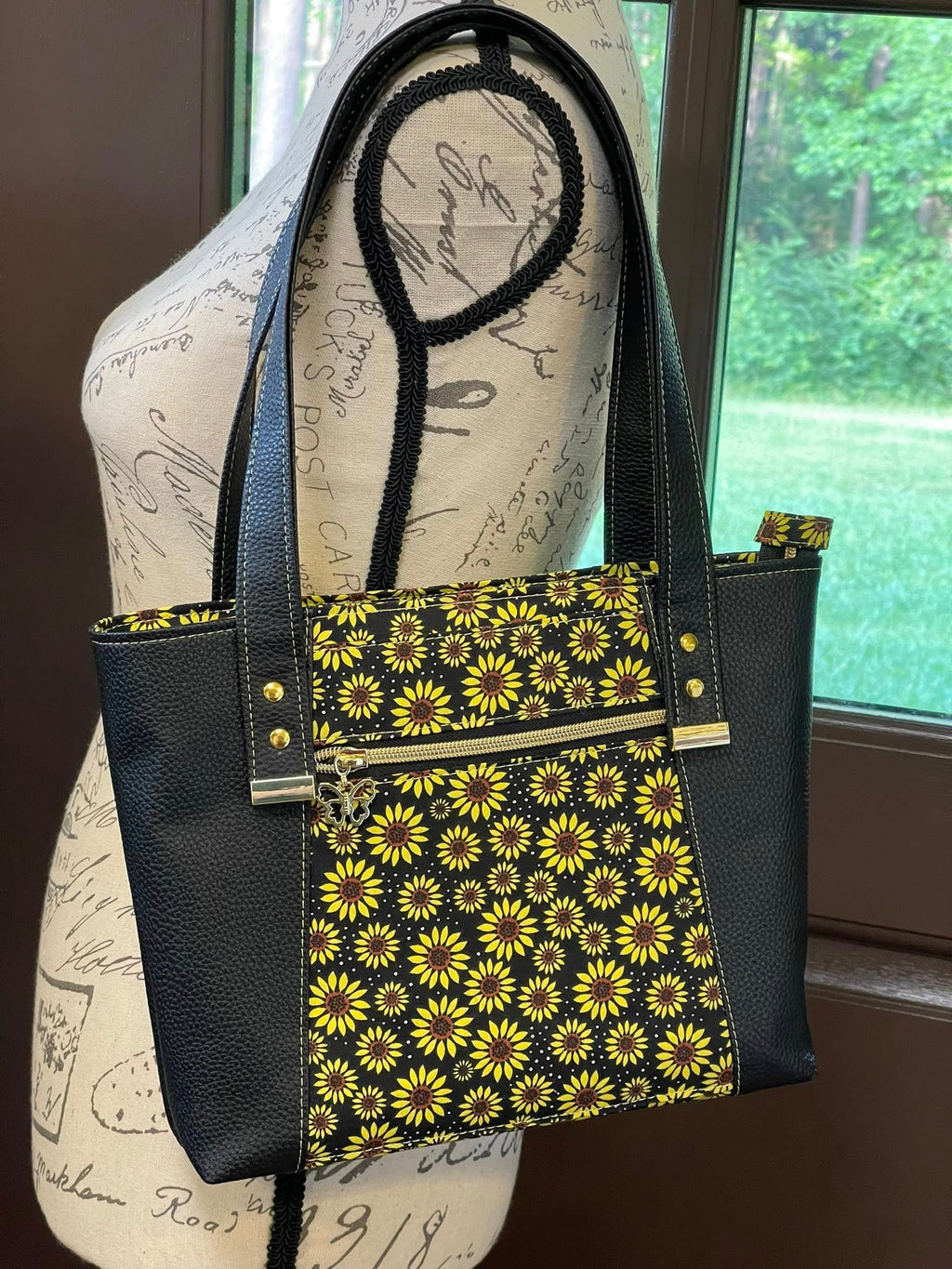 Small Zipper Tote - Black & Yellow Sunflower