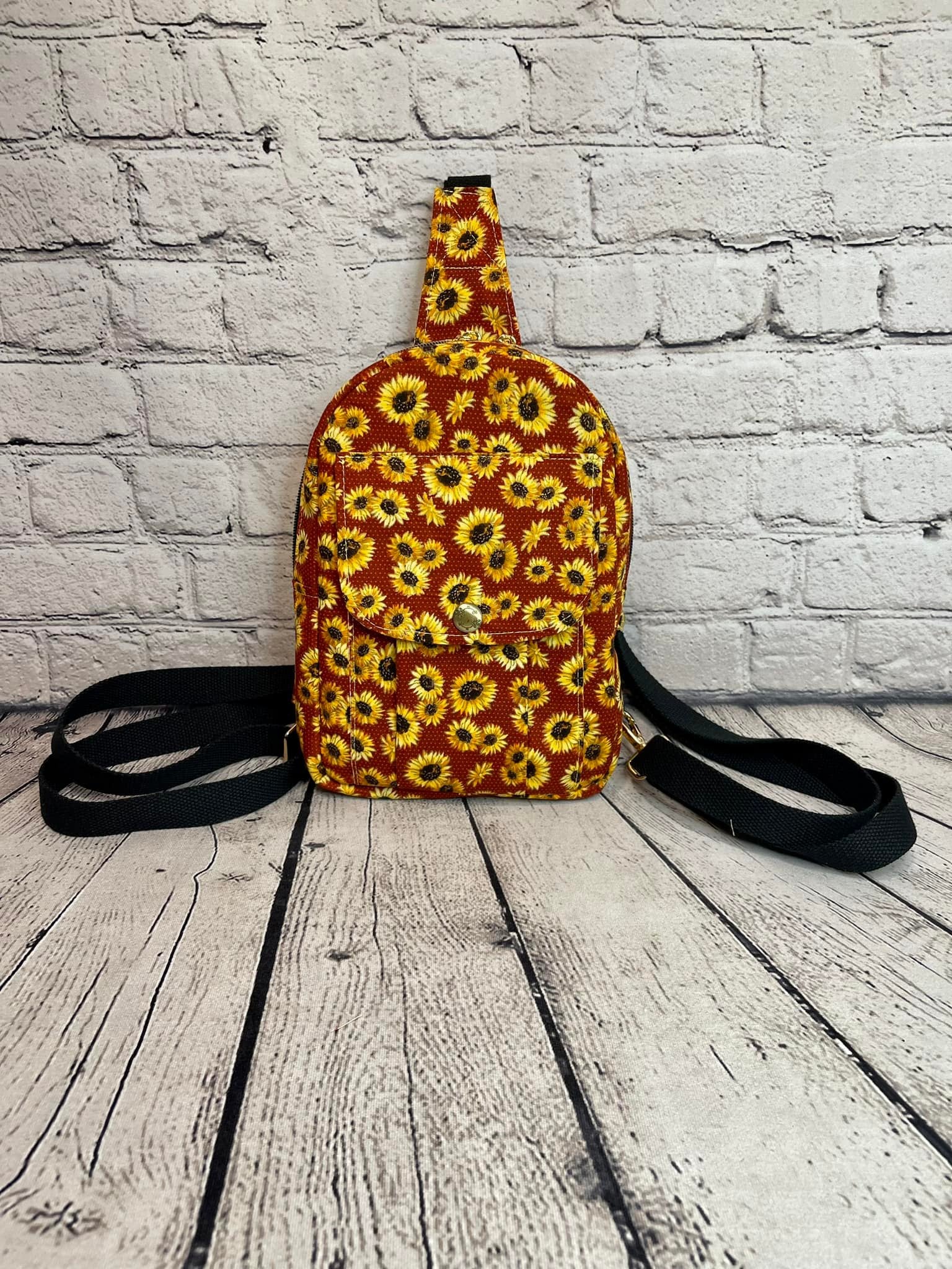 Small Crossbody Chest-pack - Daisy