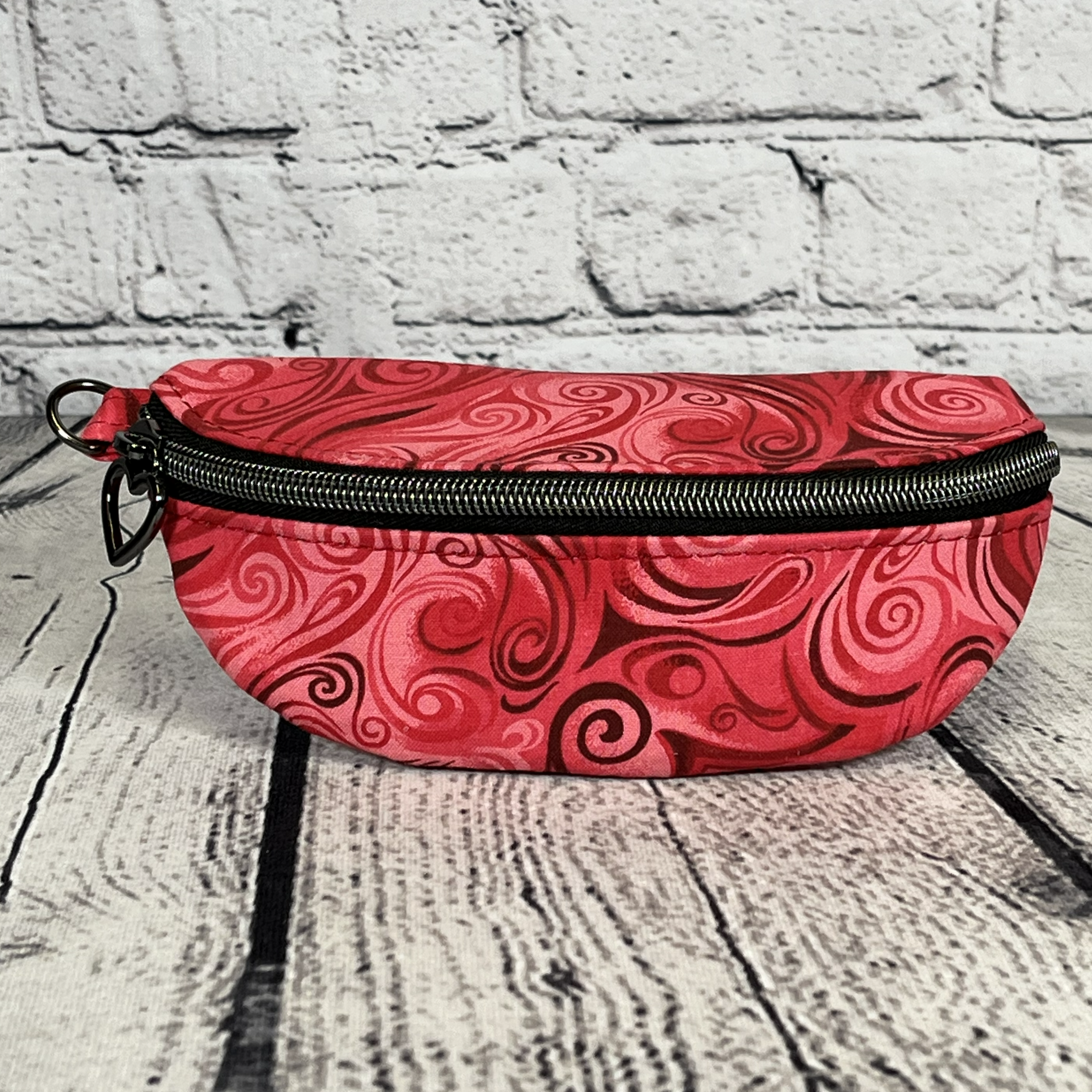 Ellie Sunglasses Case - Red & Pink Swirls