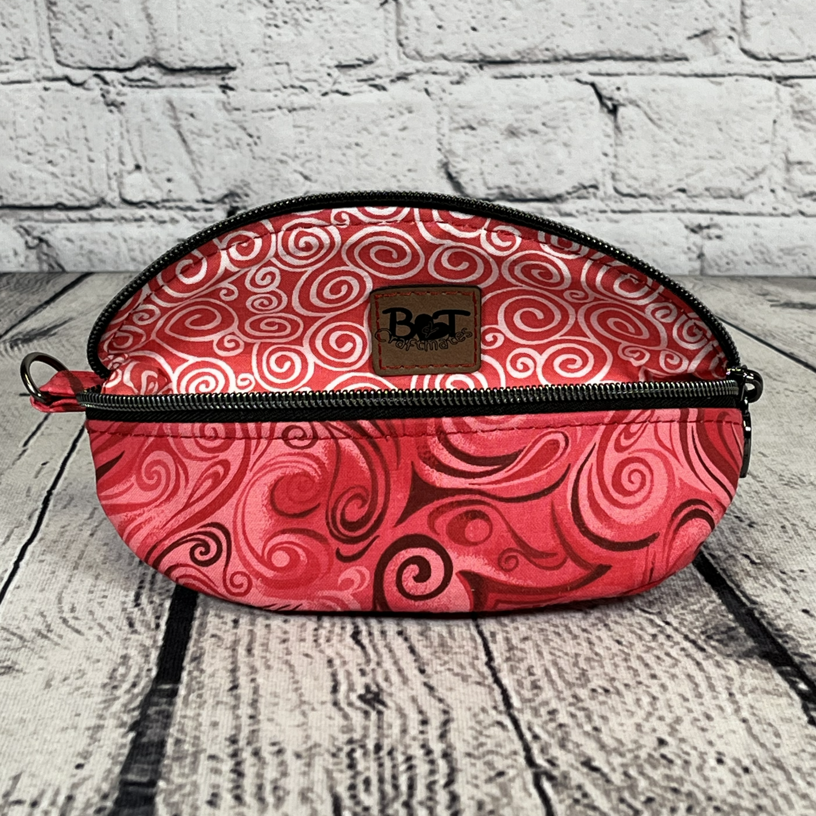 Ellie Sunglasses Case - Red & Pink Swirls