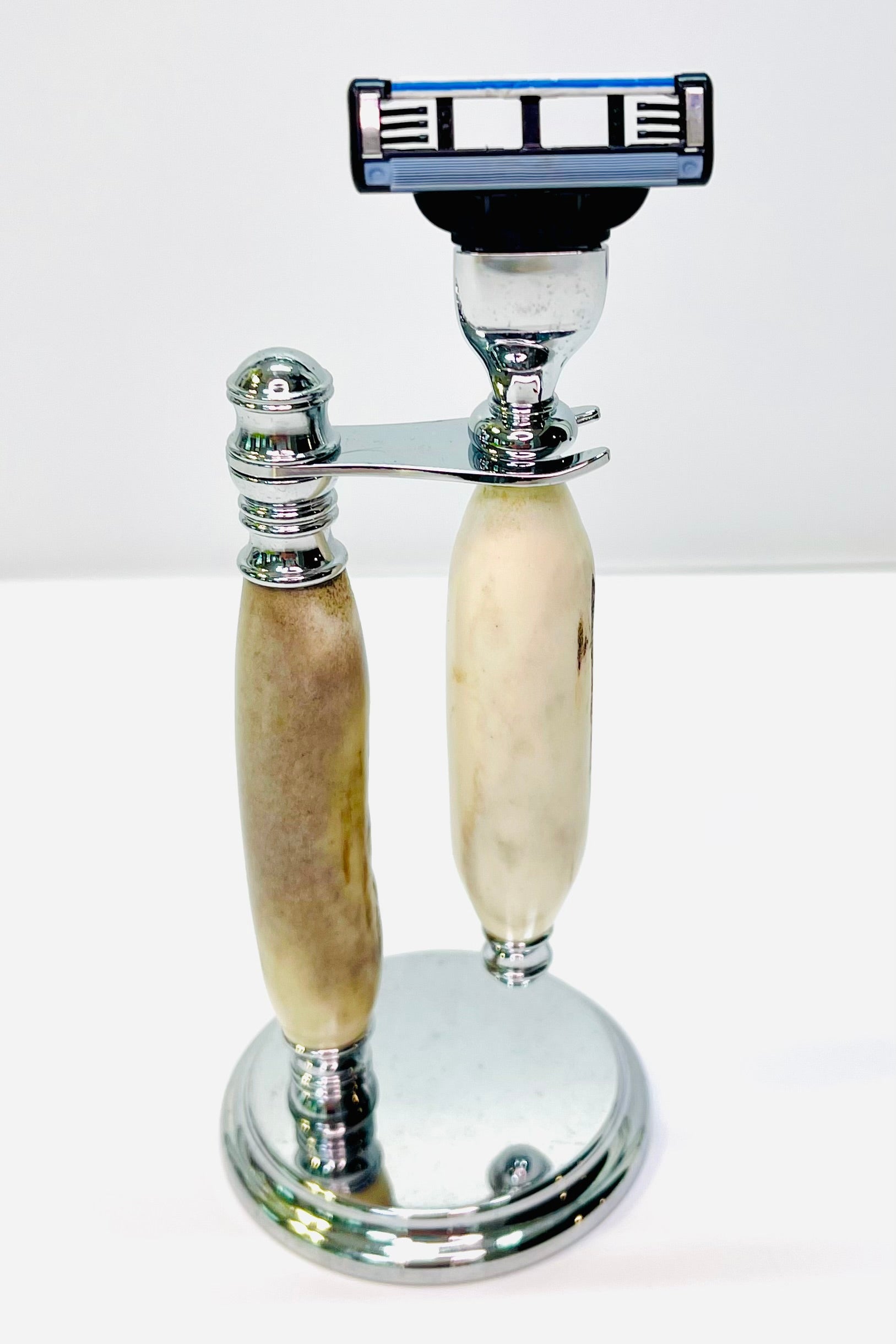 Custom Razor with Stand -Deer Antler