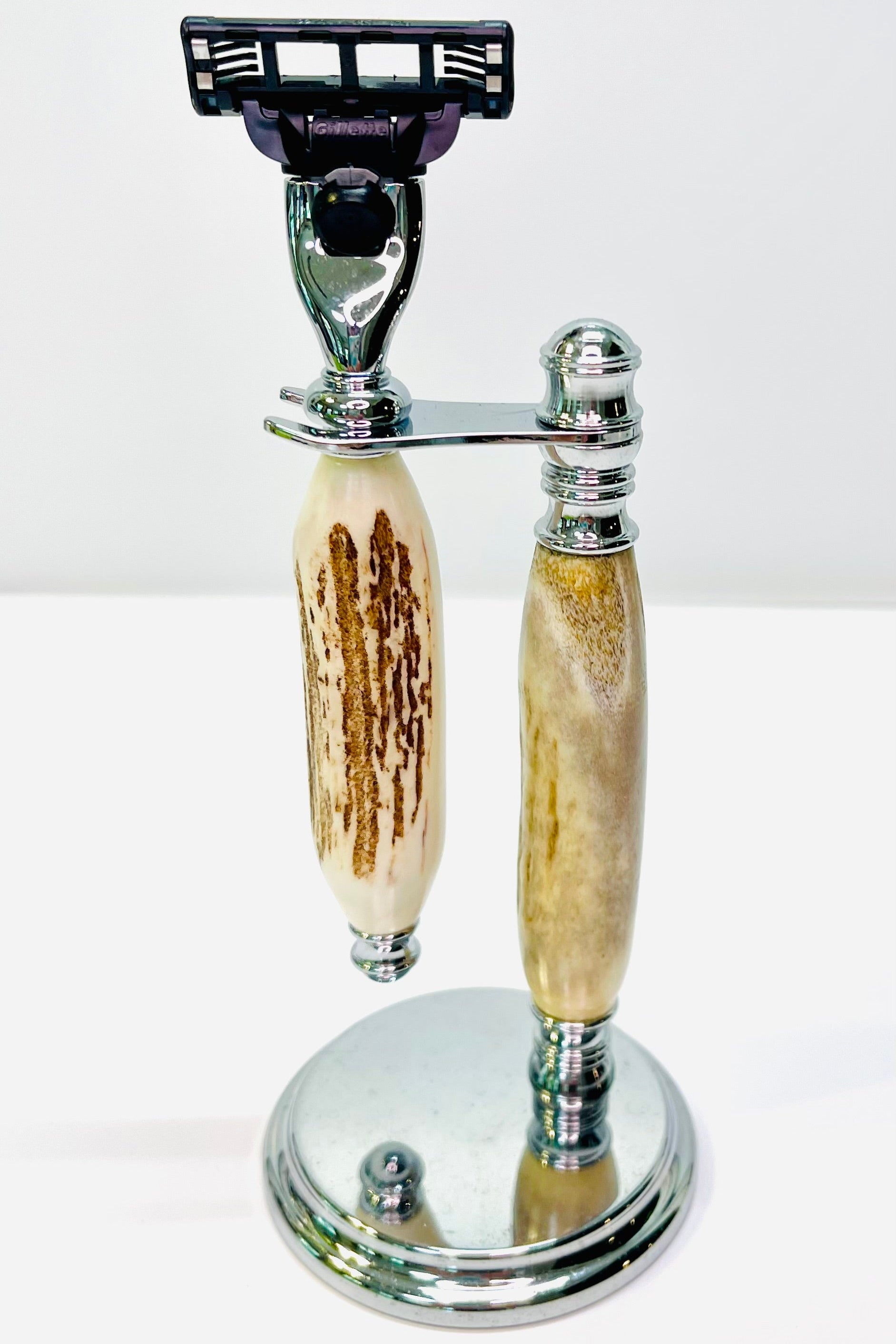 Custom Razor with Stand -Deer Antler