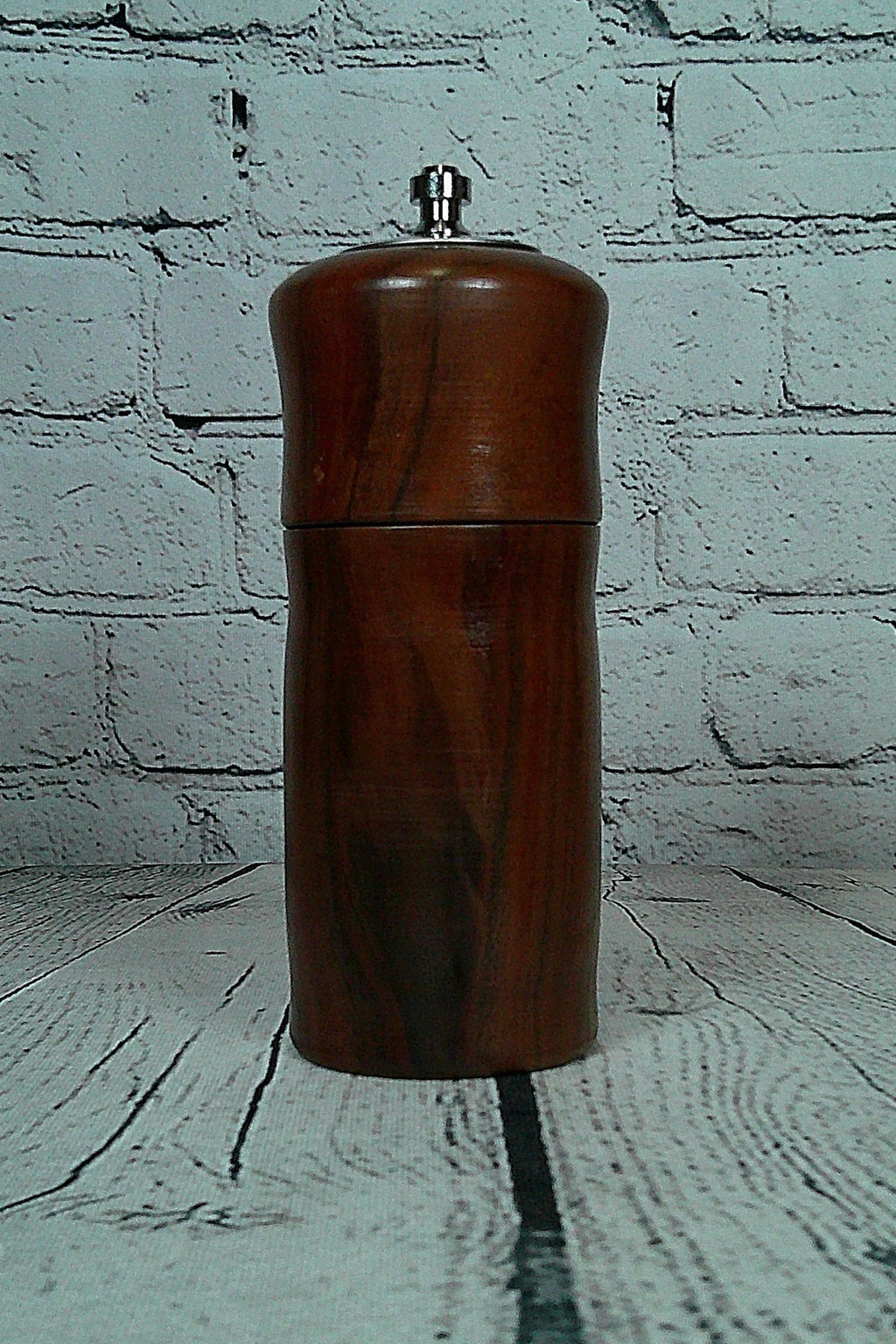 Pepper Grinder with Salt Shaker - Walnut