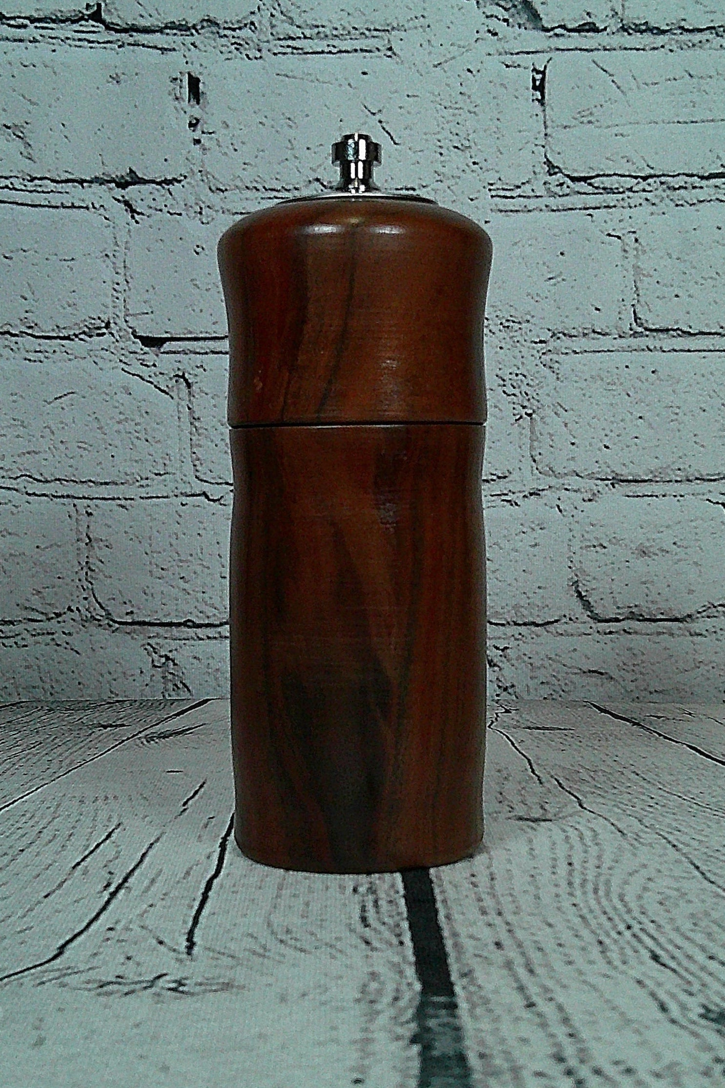 Pepper Grinder with Salt Shaker - Walnut